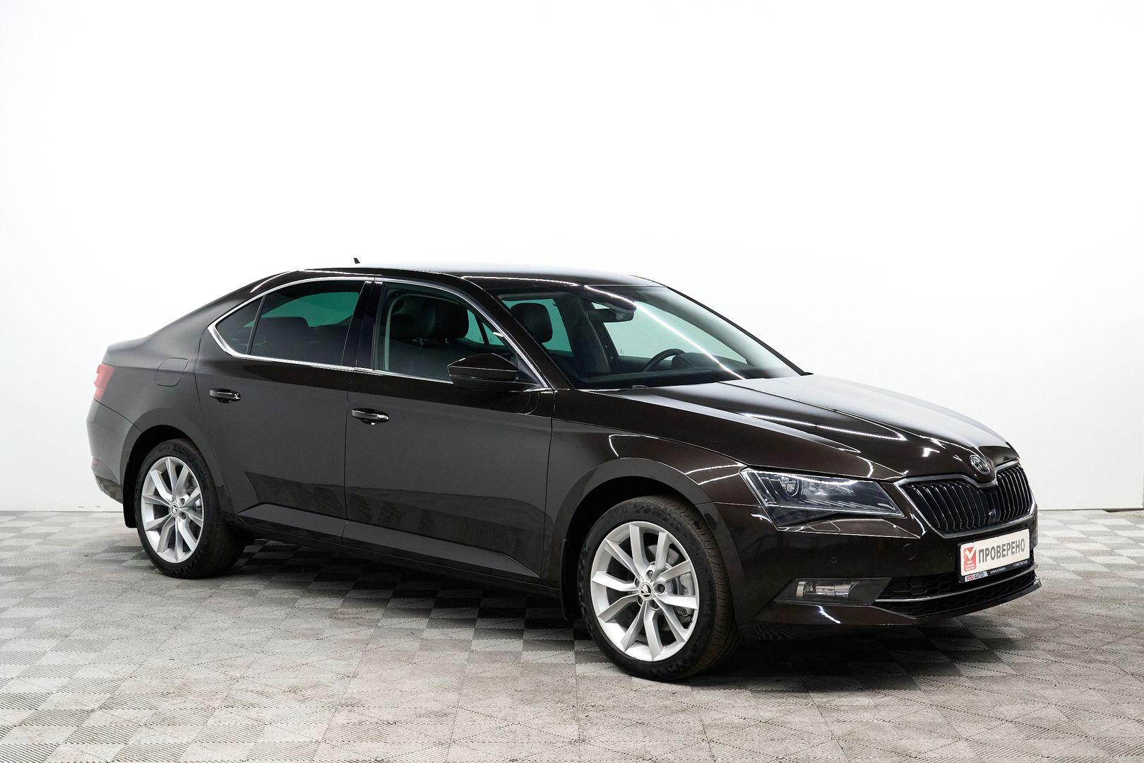 Skoda Superb 2017, коричневый