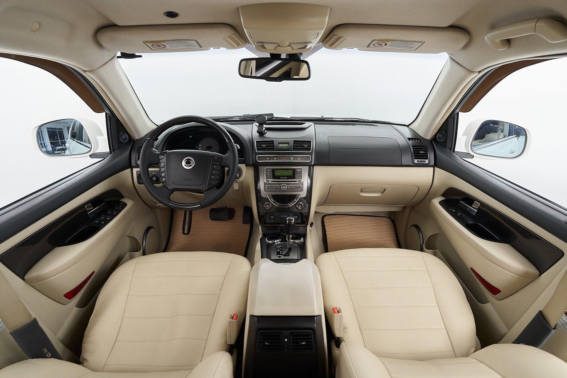 SsangYong Rexton 2012, белый