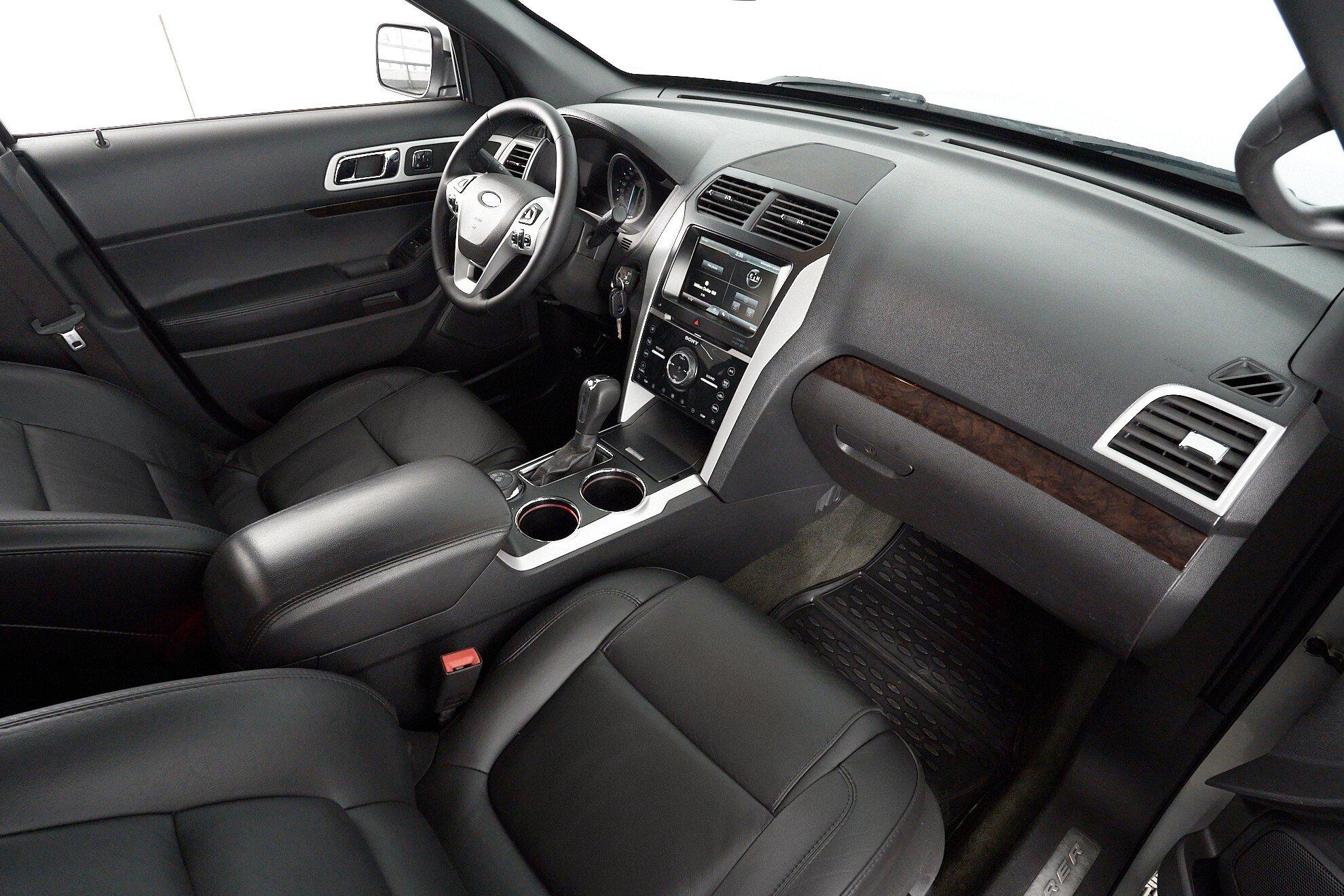 Ford Explorer 2012, серебряный