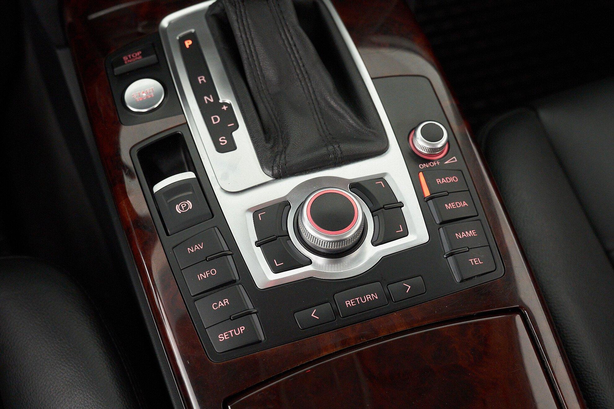 Audi A6 2010, черный