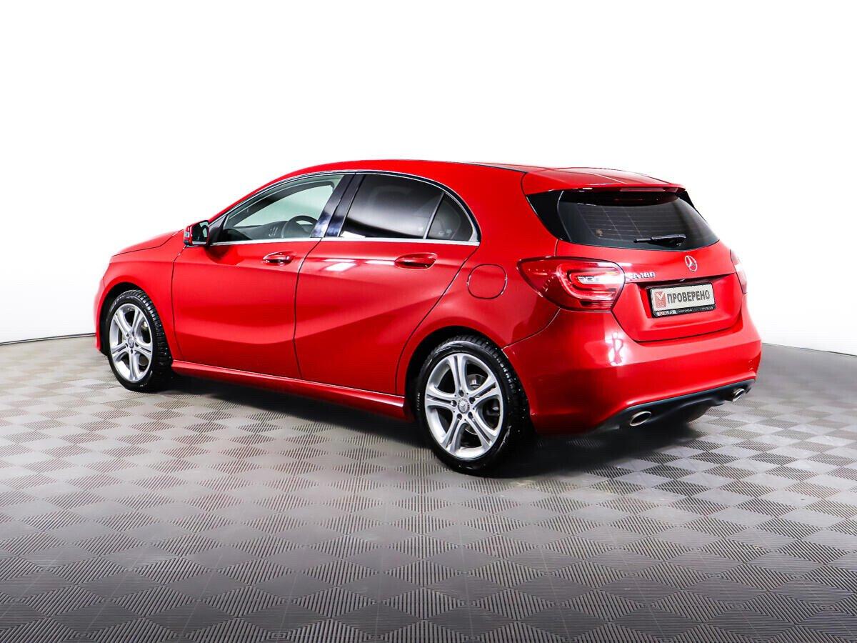 Mercedes-Benz A-Класс 2015, красный