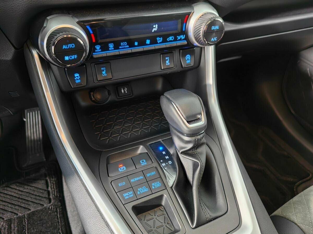 Toyota RAV4 2022, белый