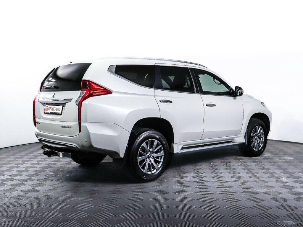Mitsubishi Pajero Sport 2017, белый