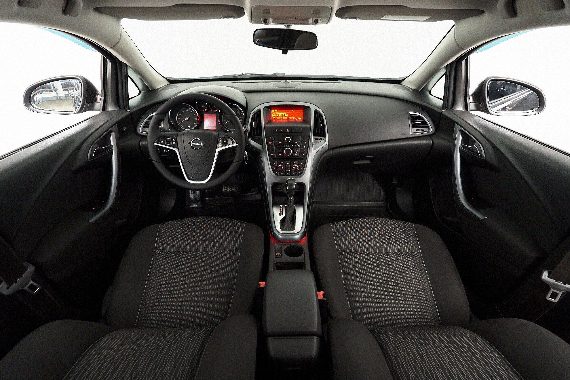 Opel Astra 2013, коричневый