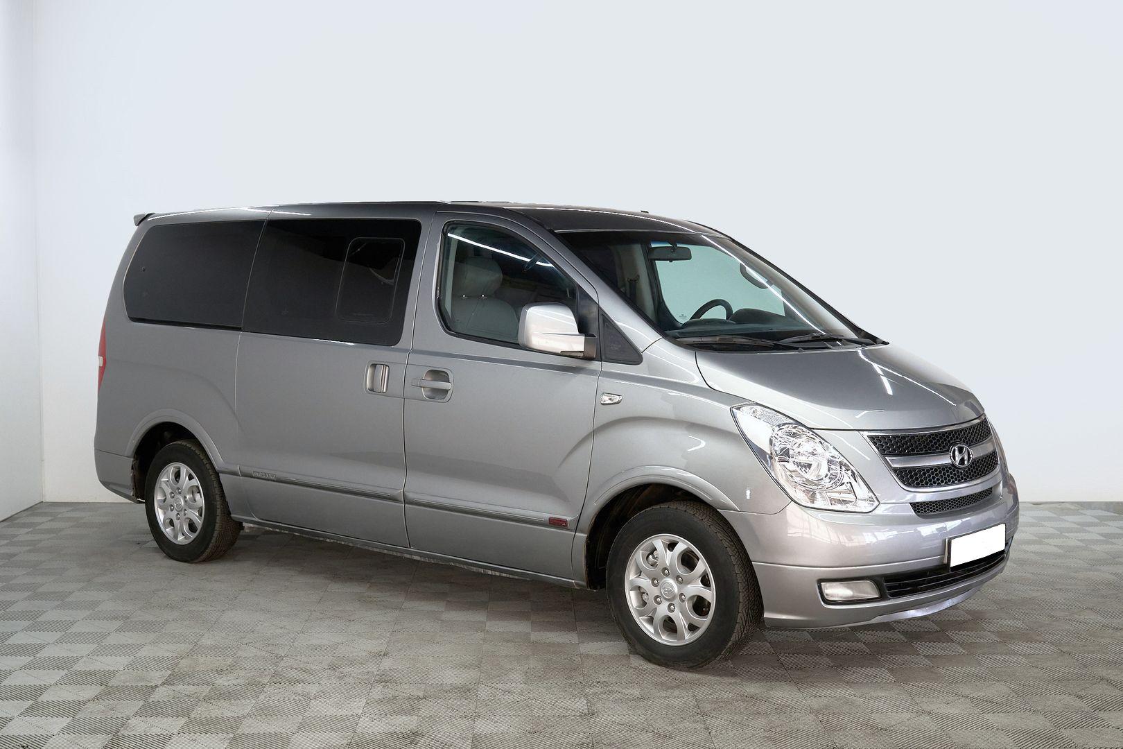 Hyundai Grand Starex 2011, серебряный