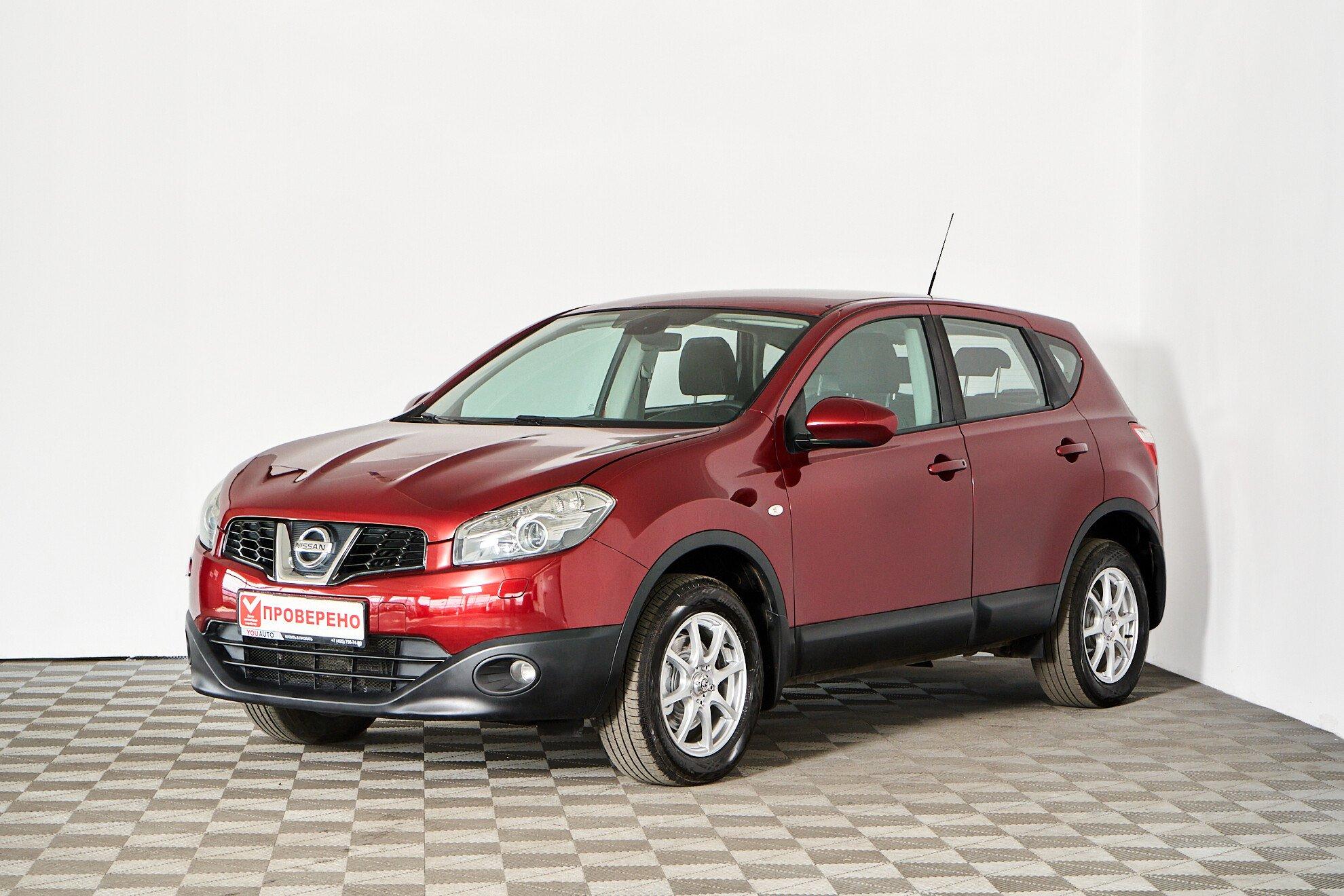 Nissan Qashqai 2013, красный