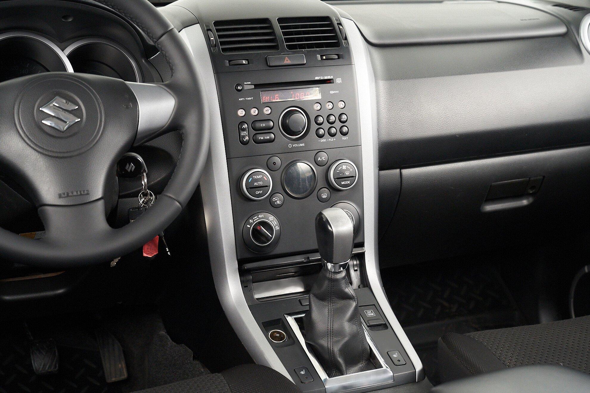 Suzuki Grand Vitara 2011, черный