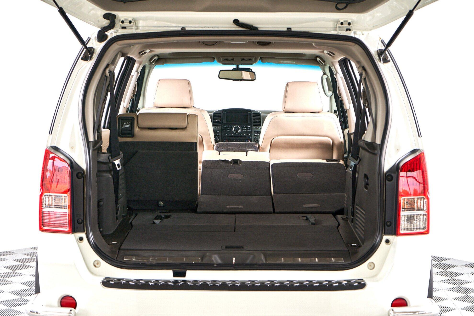 Nissan Pathfinder 2012, белый
