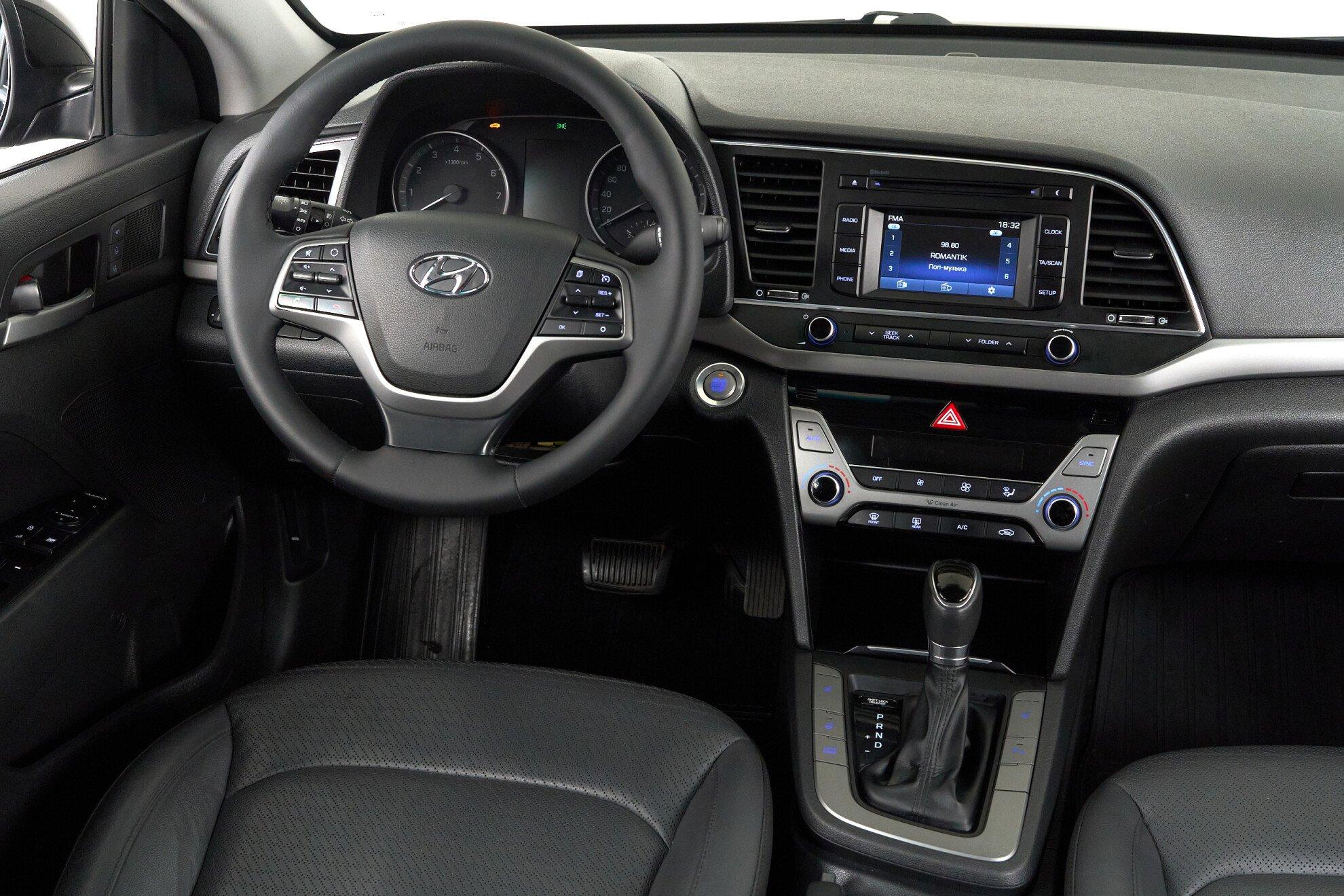 Hyundai Elantra 2016, черный