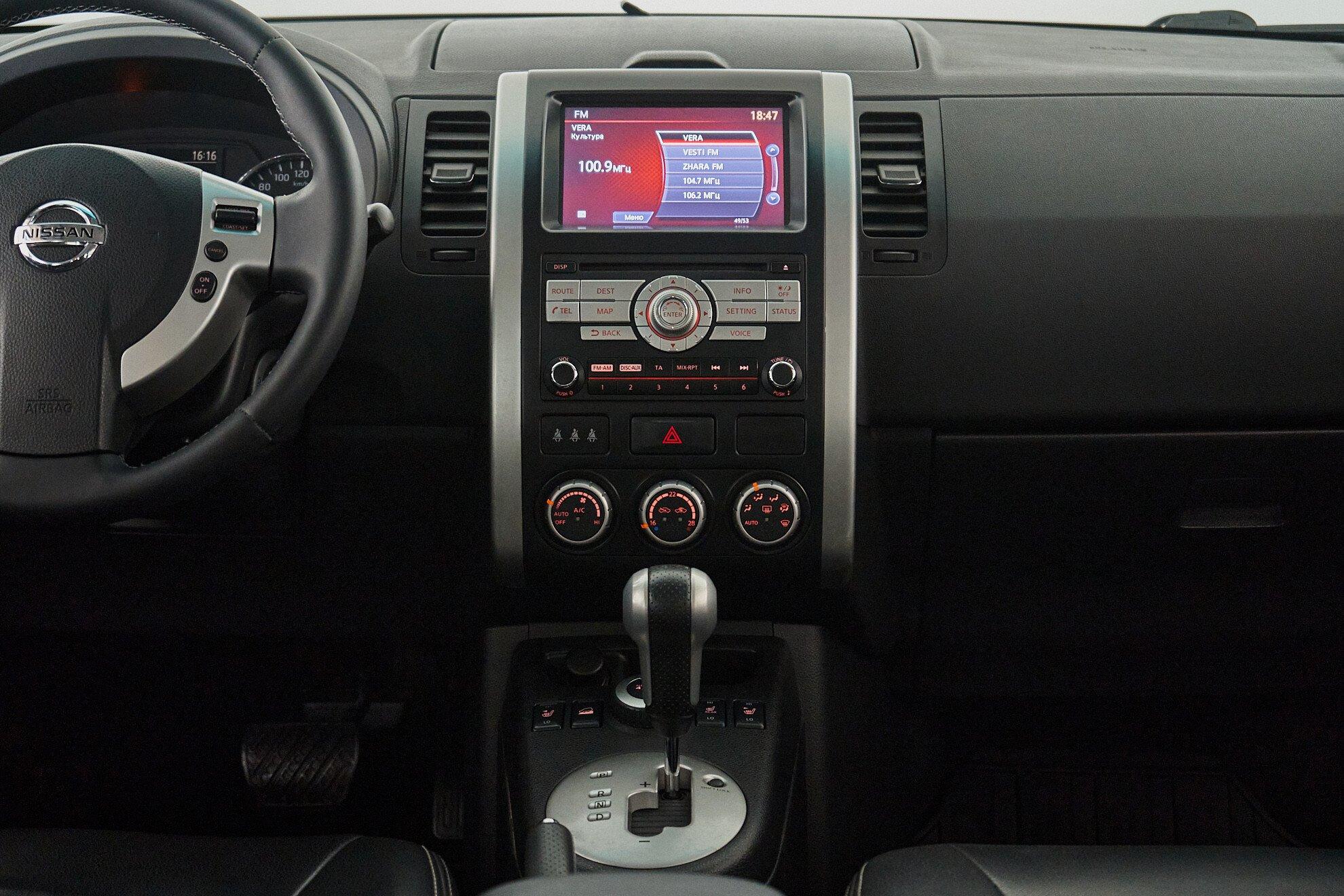 Nissan X-Trail 2011, серебряный