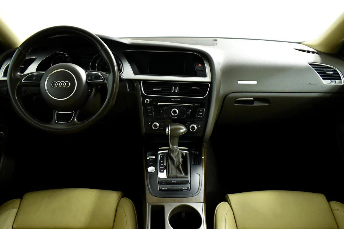 Audi A5 2016, пурпурный