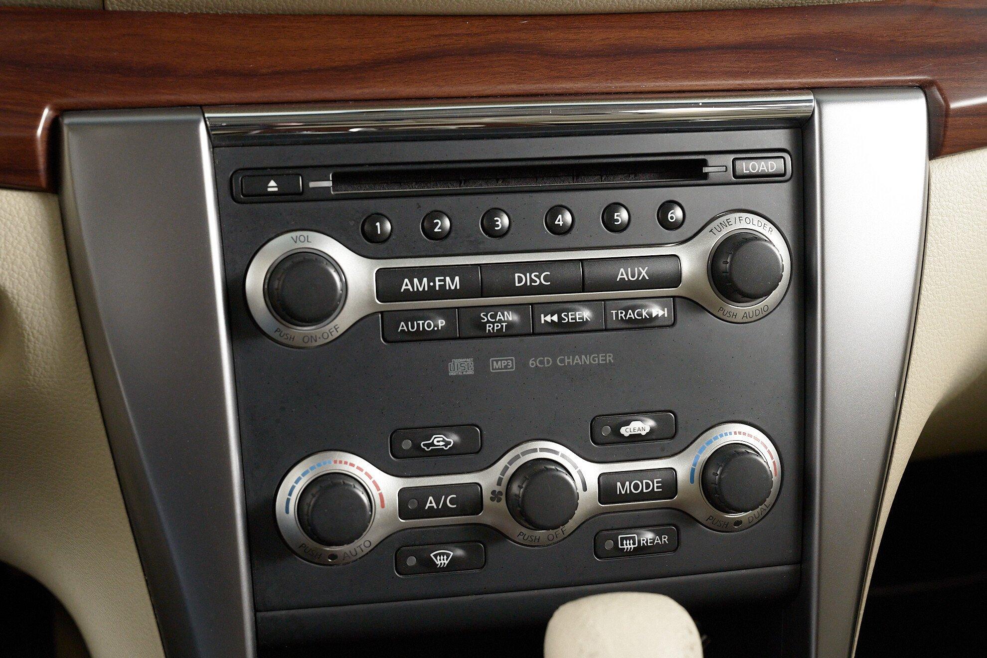 Nissan Teana 2010, черный
