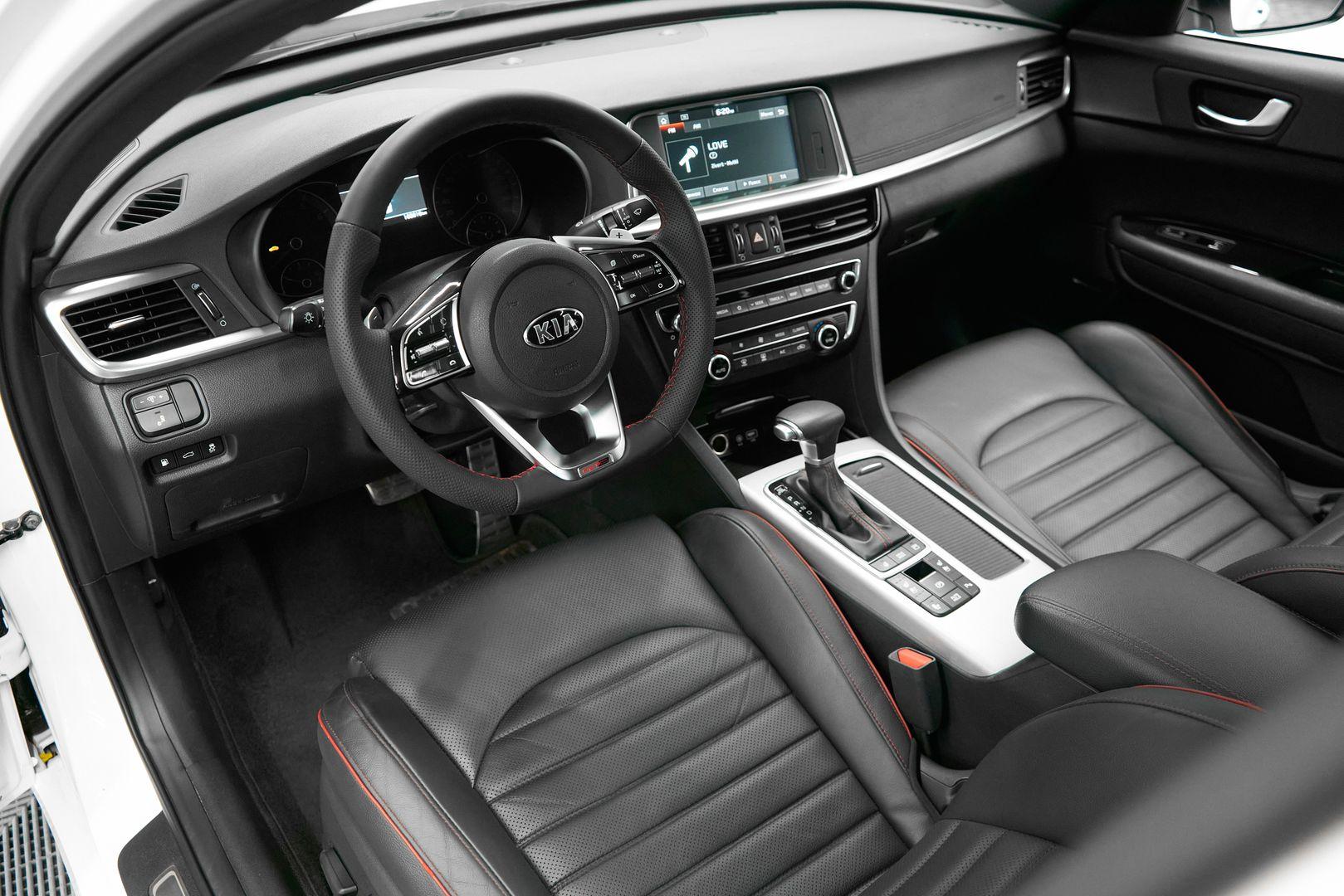 Kia Optima 2018, белый