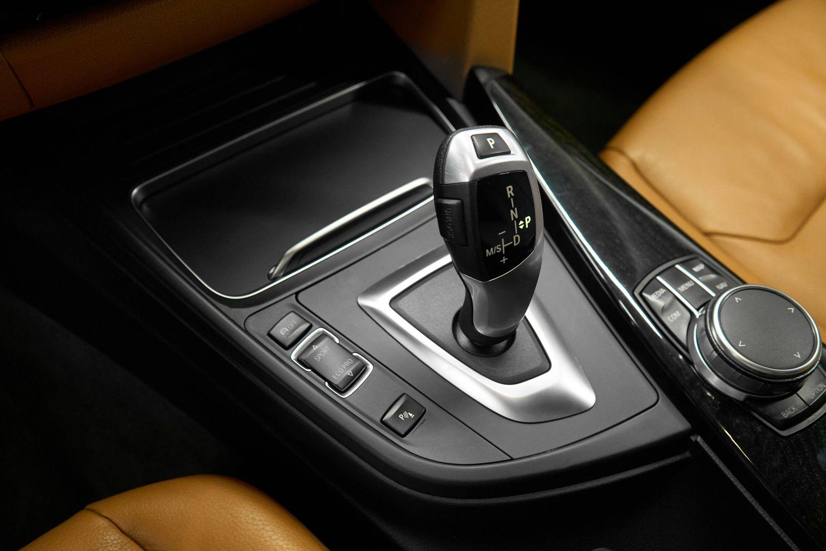 BMW 3 серии 2018, черный