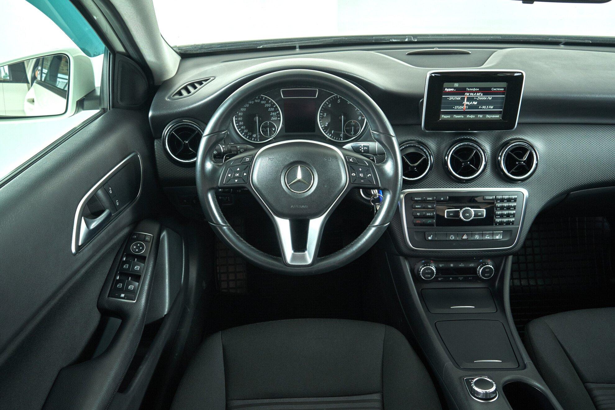 Mercedes-Benz A-Класс 2014, белый