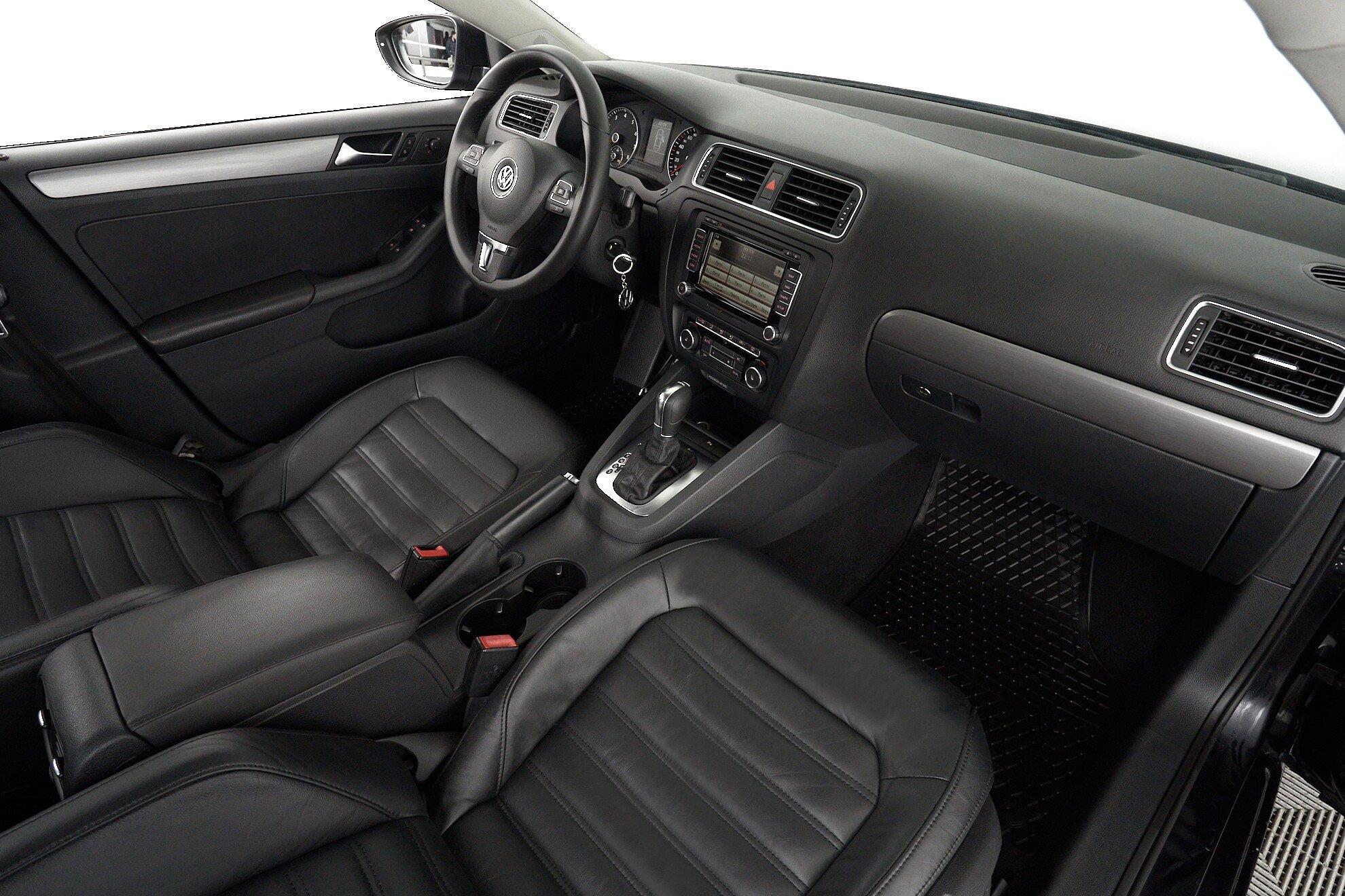 Volkswagen Jetta 2011, черный