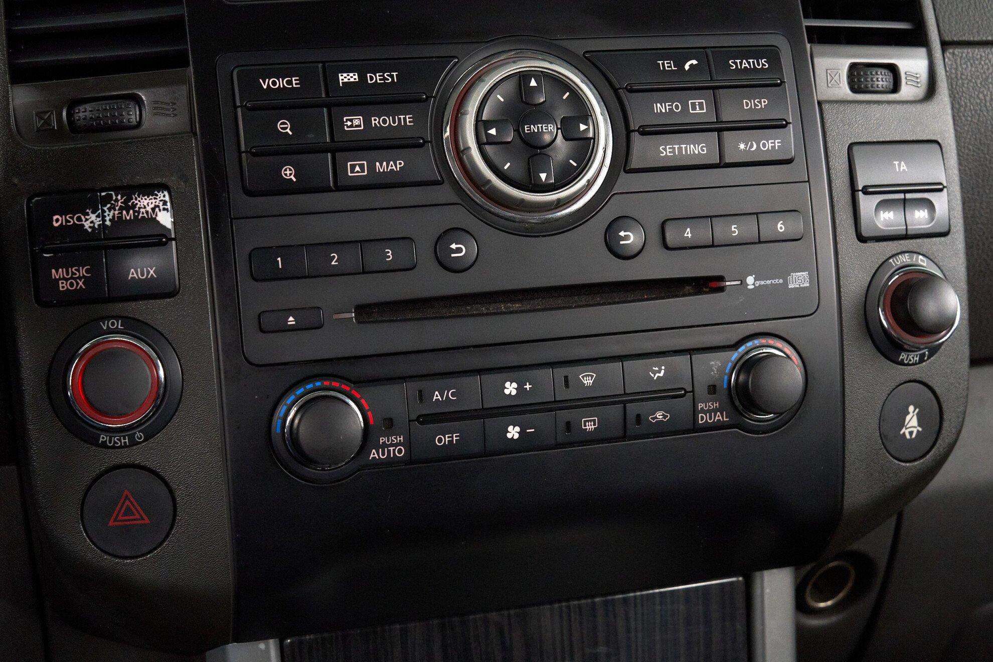 Nissan Pathfinder 2011, пурпурный
