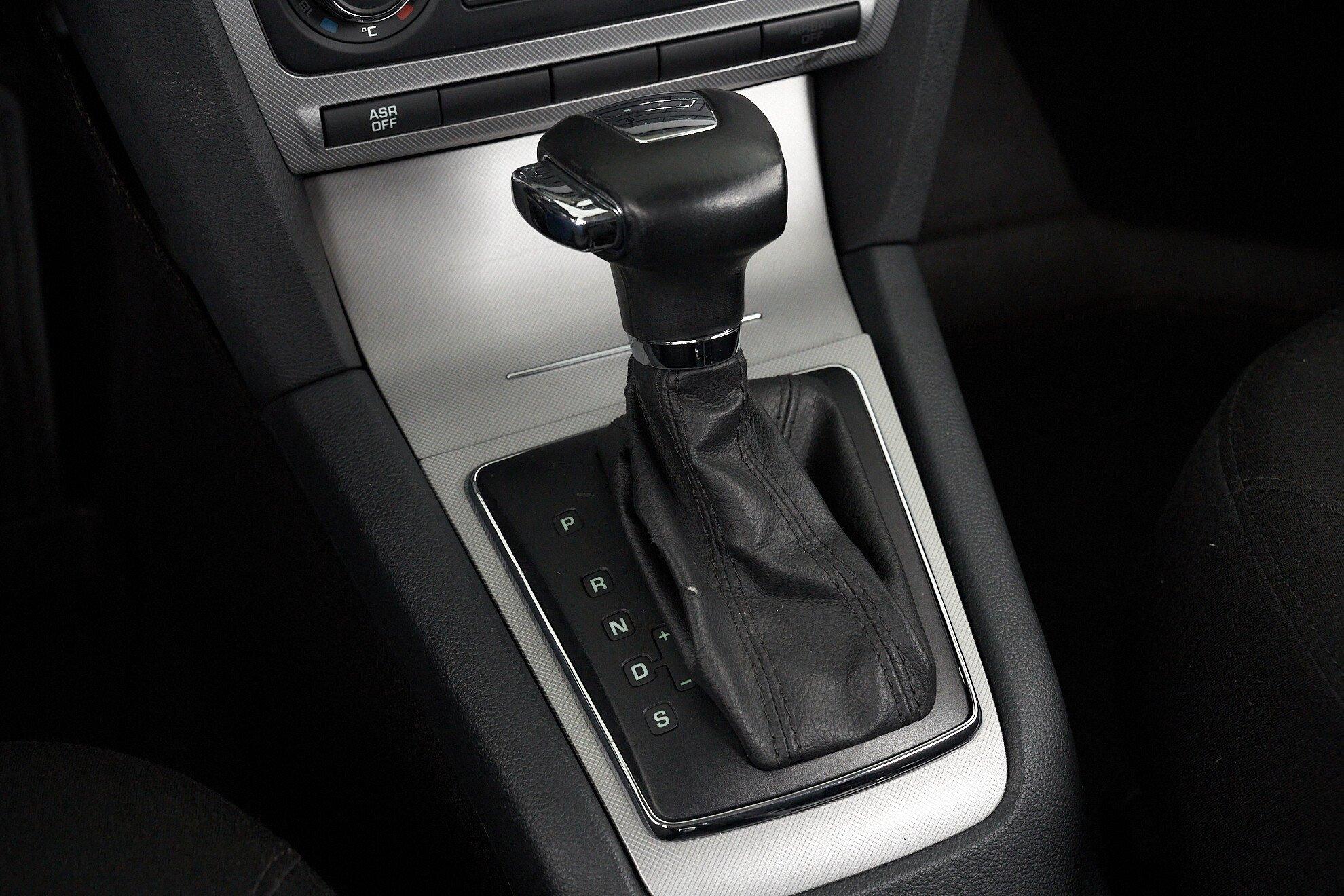 Skoda Octavia 2012, серый