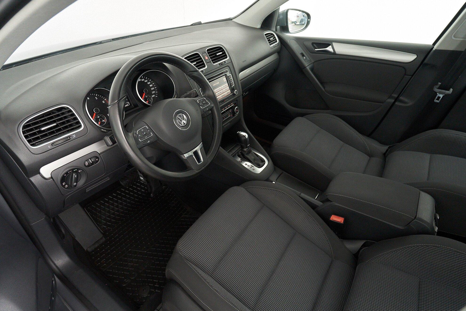 Volkswagen Golf 2012, серый