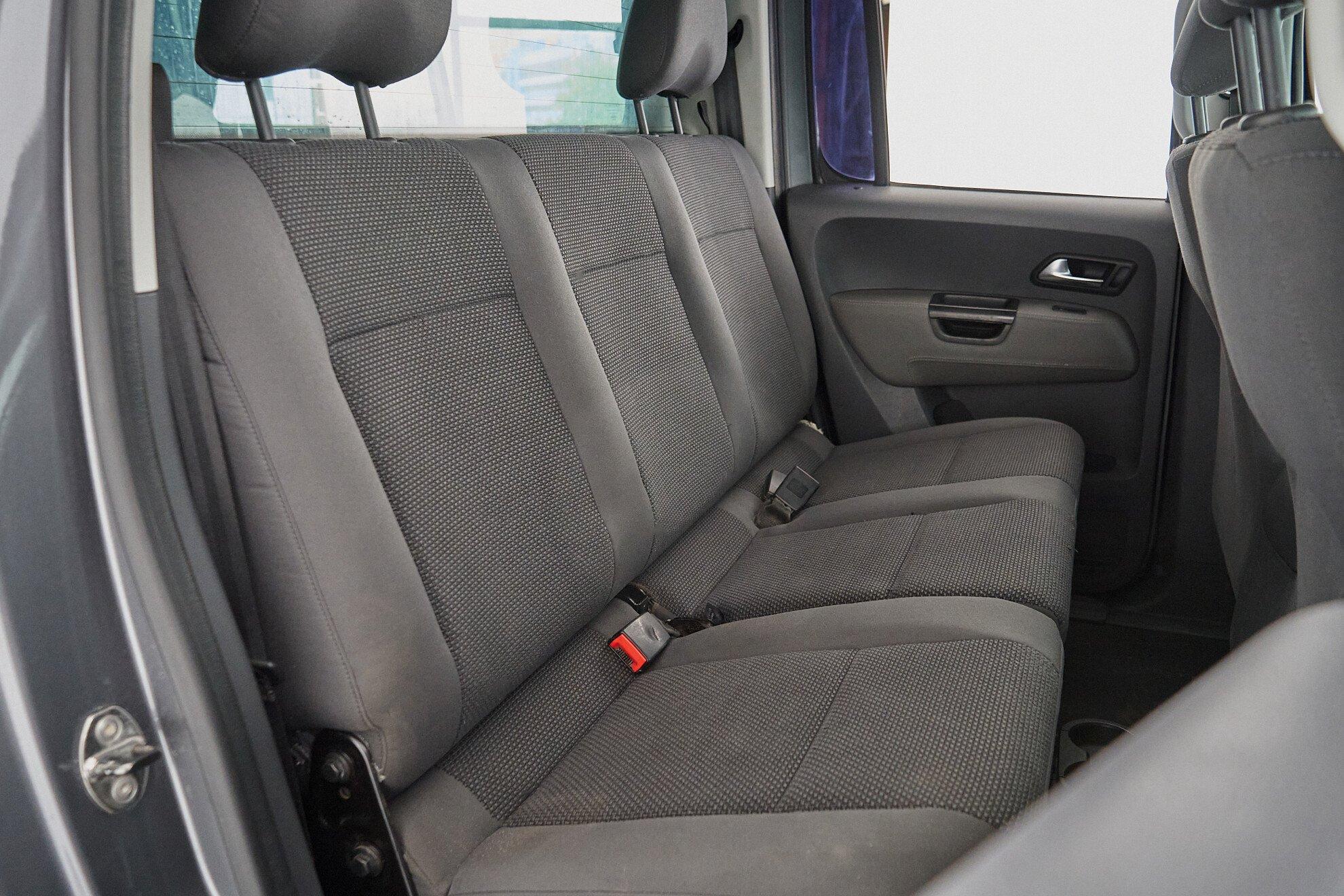 Volkswagen Amarok 2011, серый