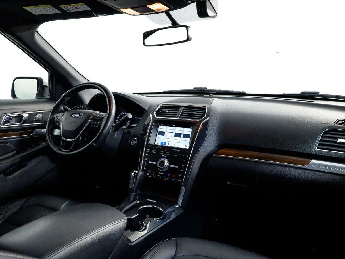 Ford Explorer 2018, белый