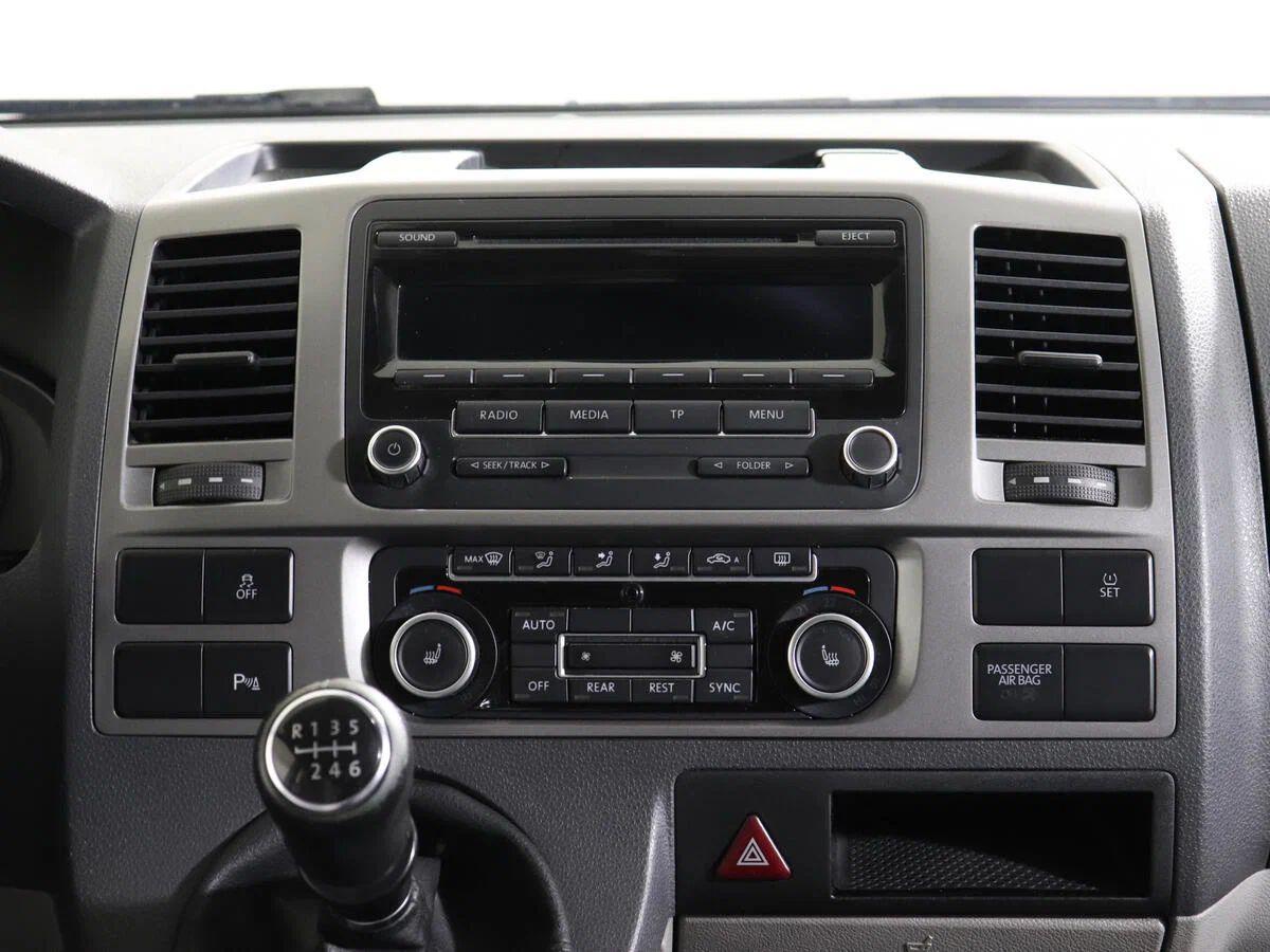 Volkswagen Caravelle 2012, белый