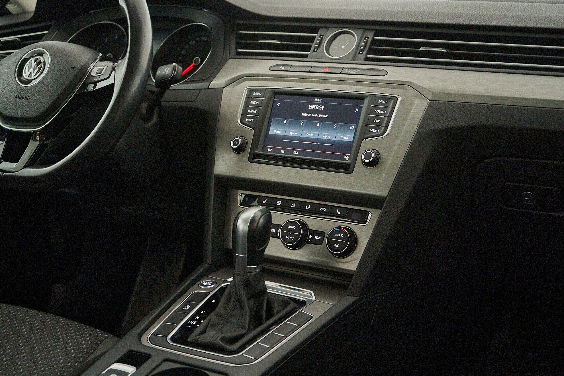 Volkswagen Passat 2019, черный