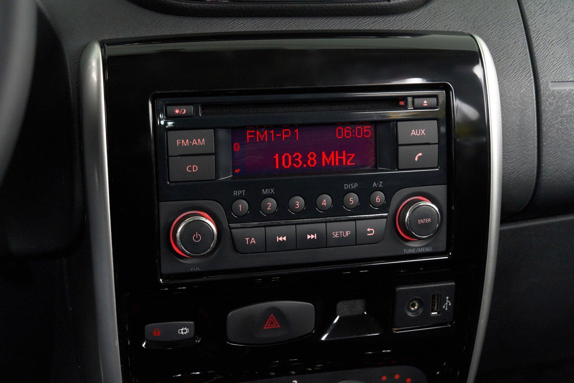 Nissan Terrano 2015, черный