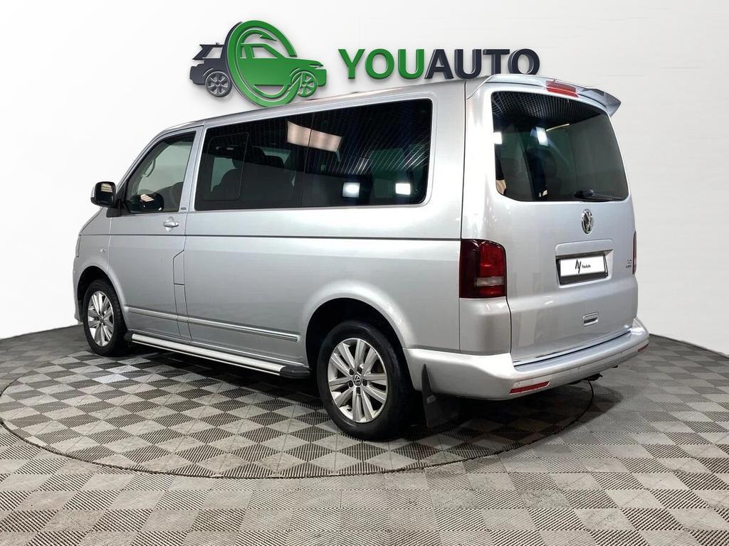 Volkswagen Multivan 2013, серый