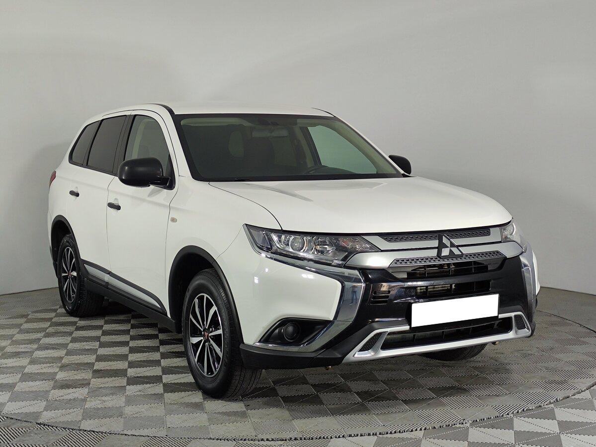 Mitsubishi Outlander 2020, белый