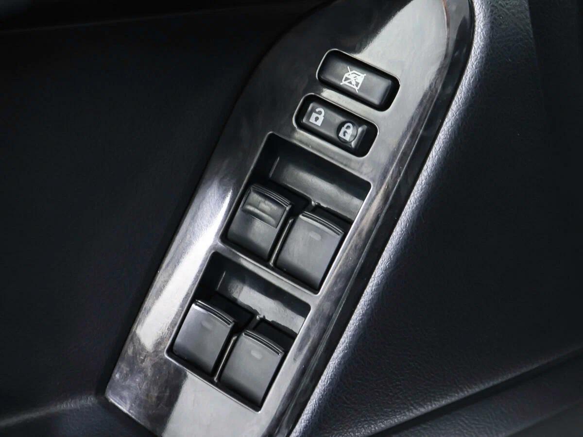 Toyota Land Cruiser Prado 2012, серебряный