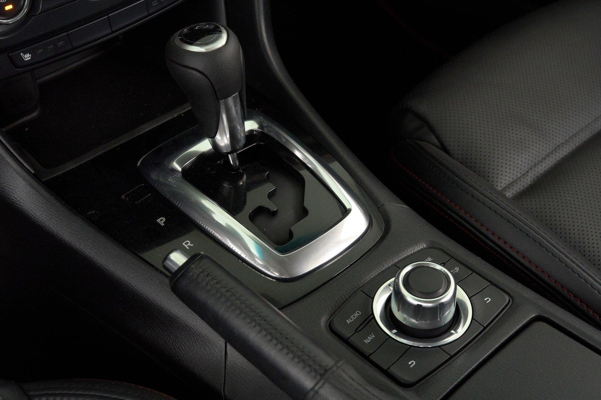 Mazda 6 2013, белый