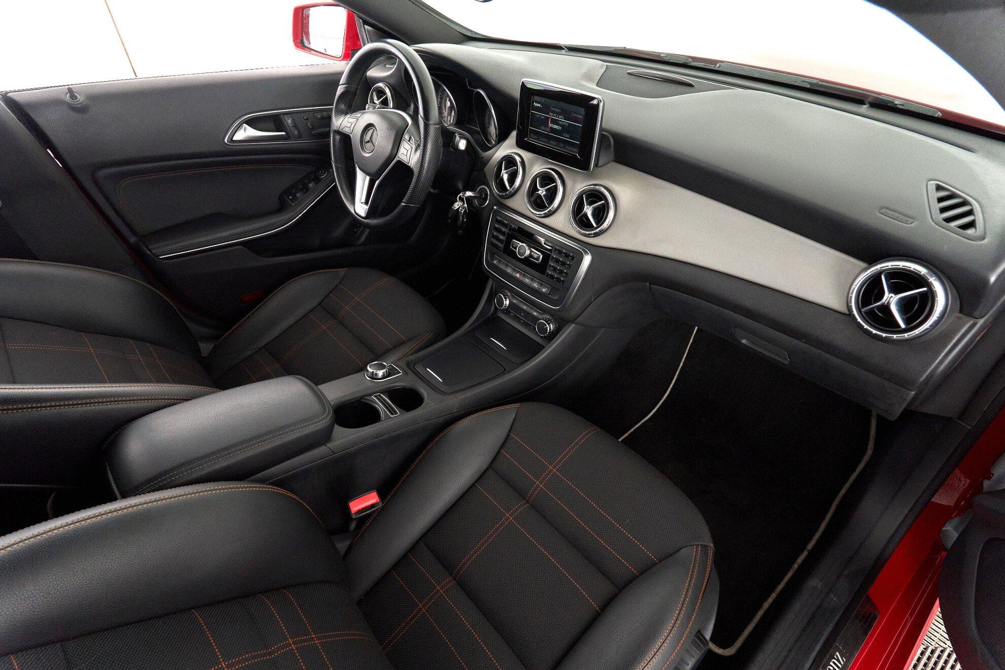 Mercedes-Benz CLA 2014, красный
