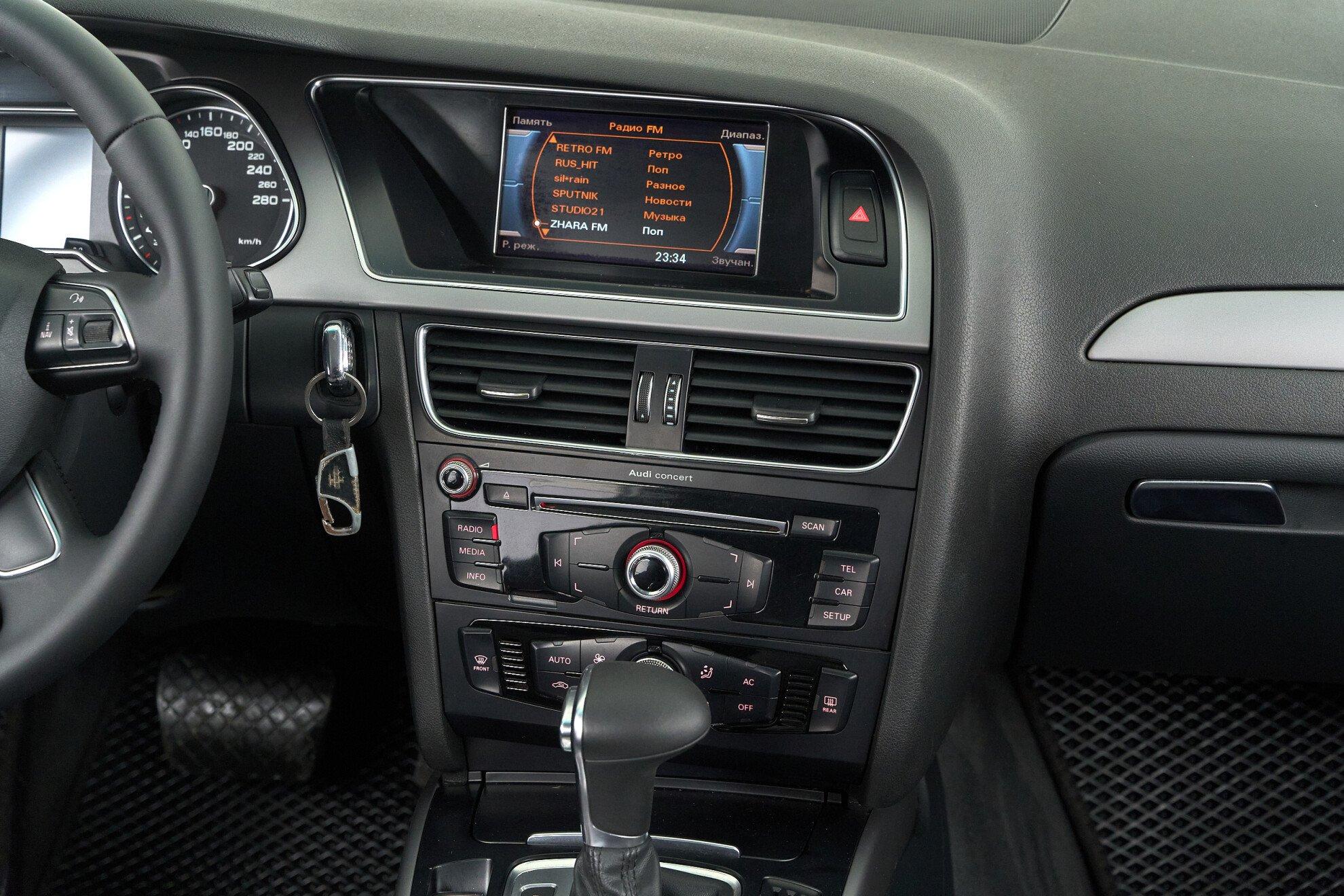 Audi A4 2012, белый