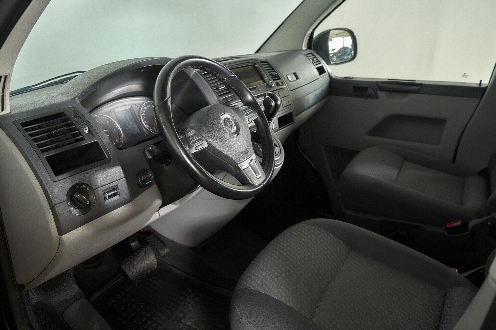 Volkswagen Caravelle 2012, черный
