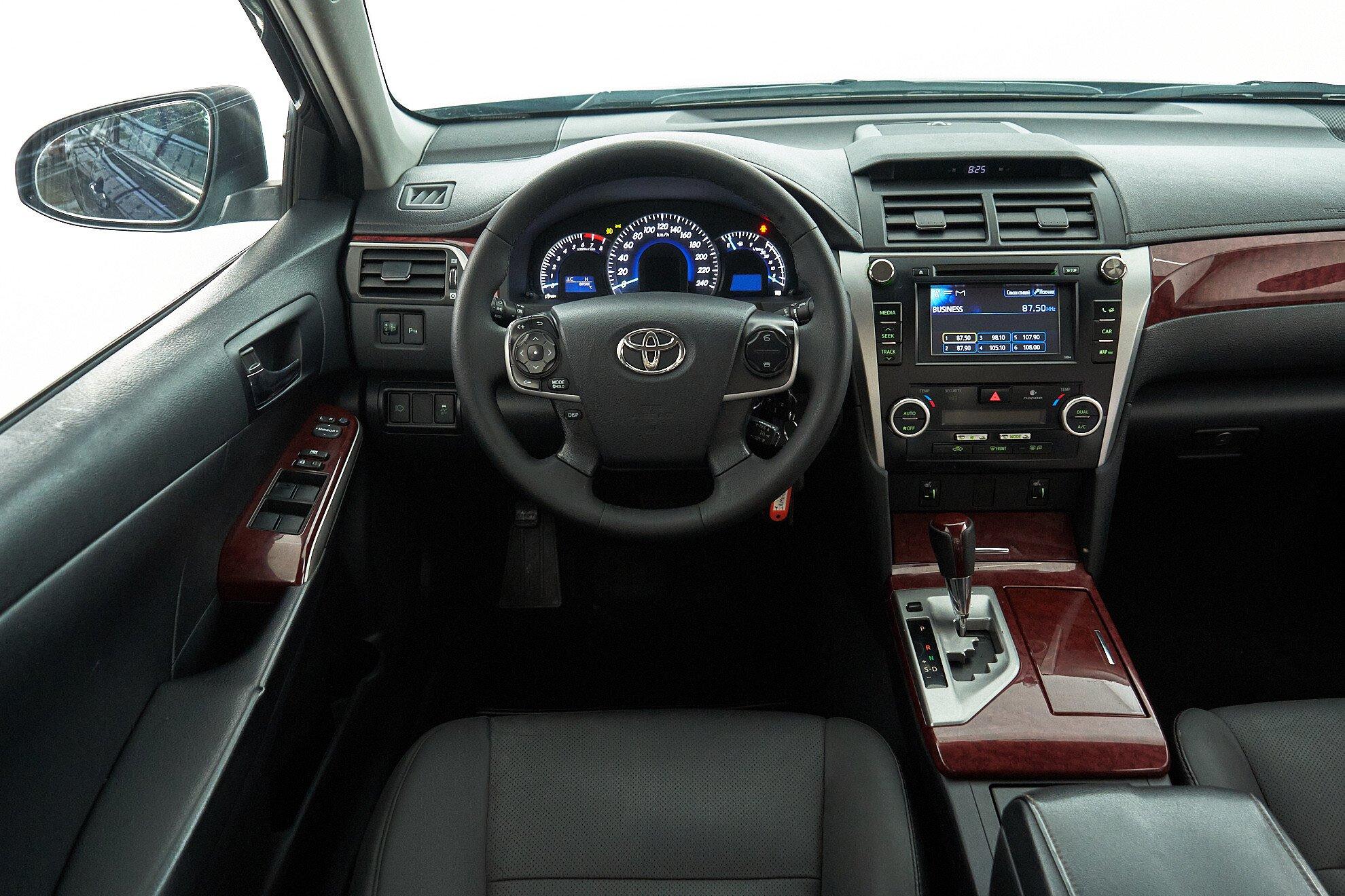 Toyota Camry 2014, черный