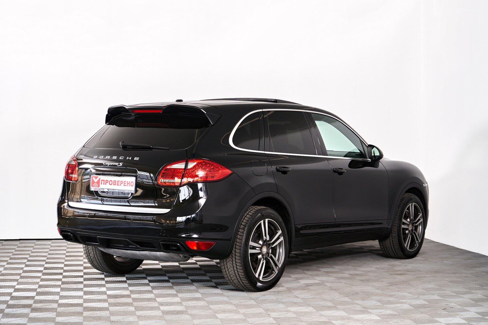Porsche Cayenne 2012, черный