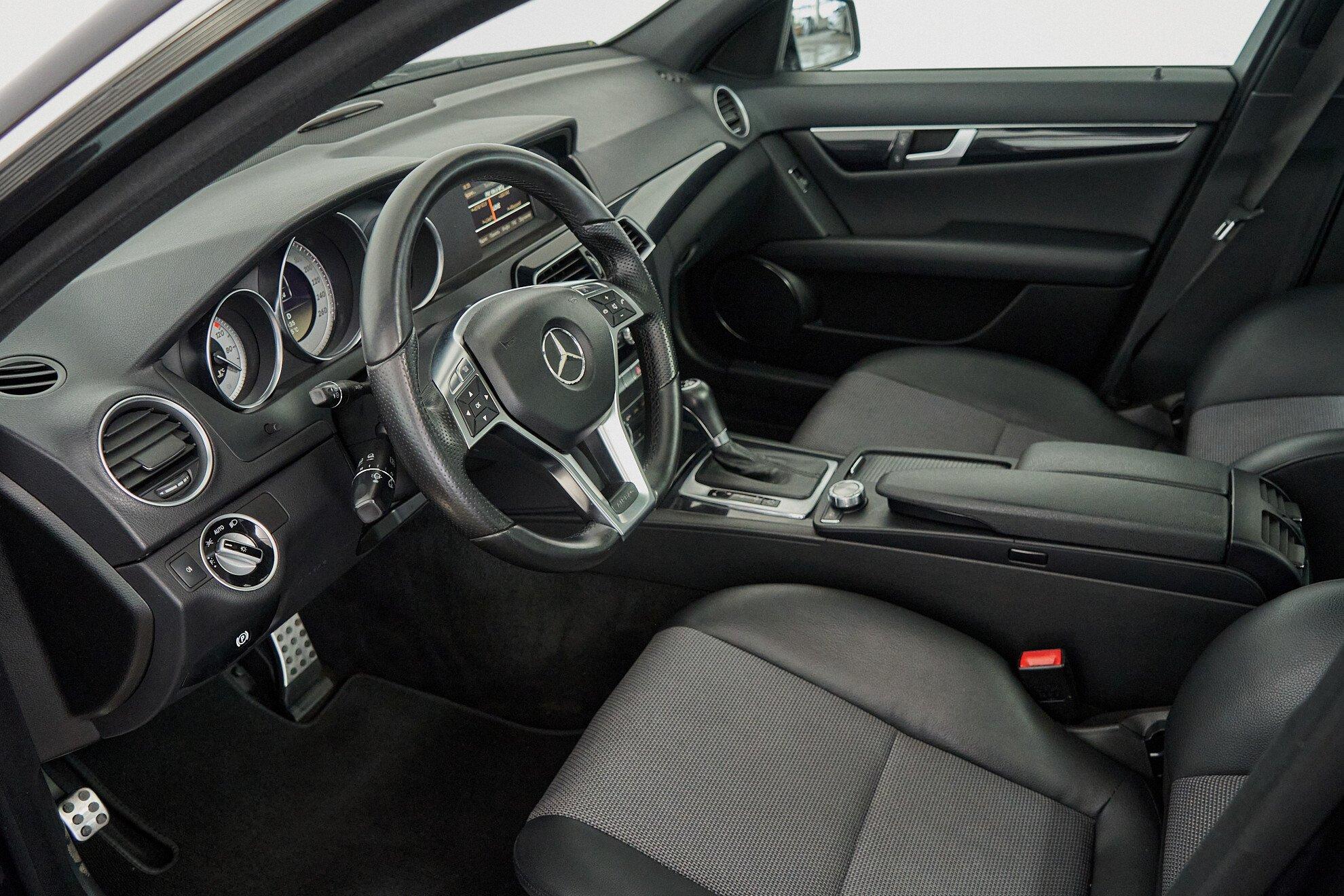 Mercedes-Benz C-Класс 2012, черный