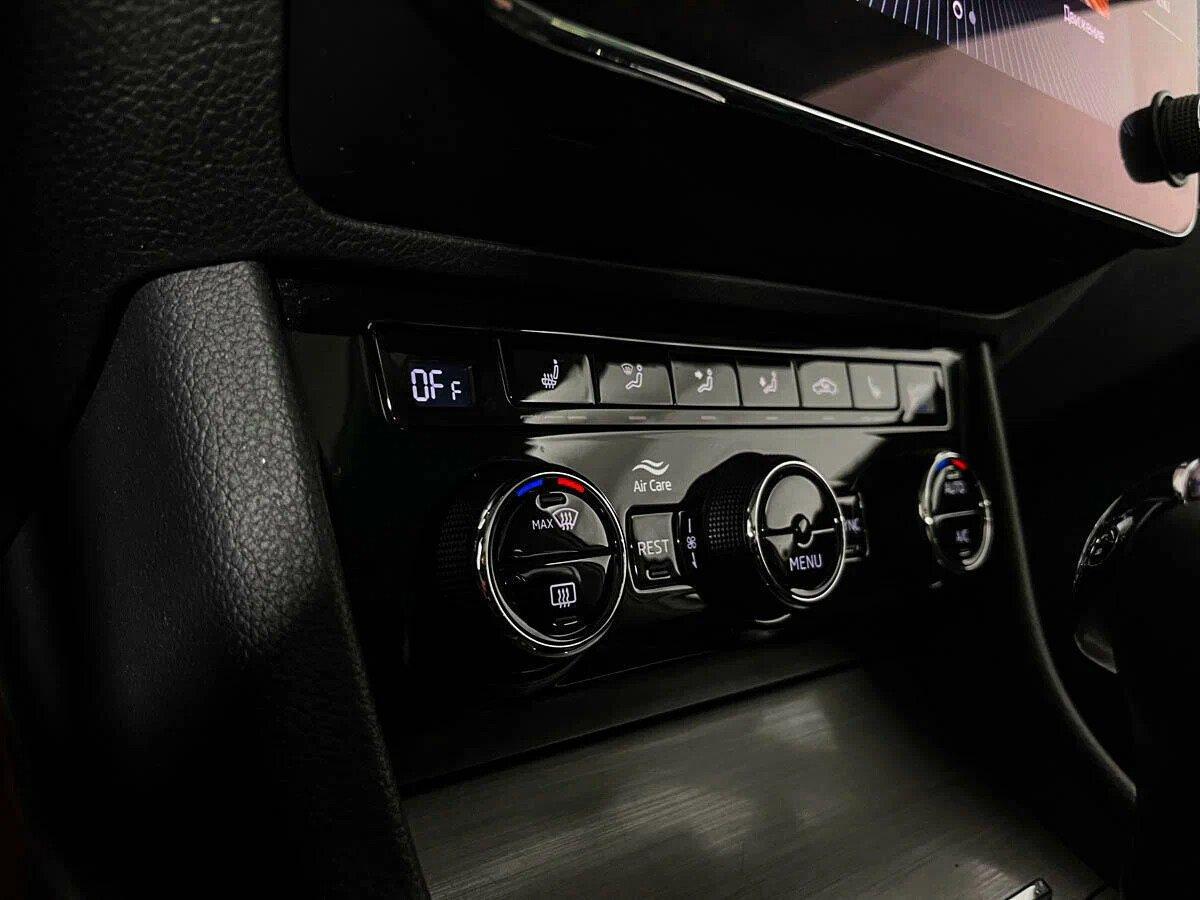 Skoda Superb 2020, белый