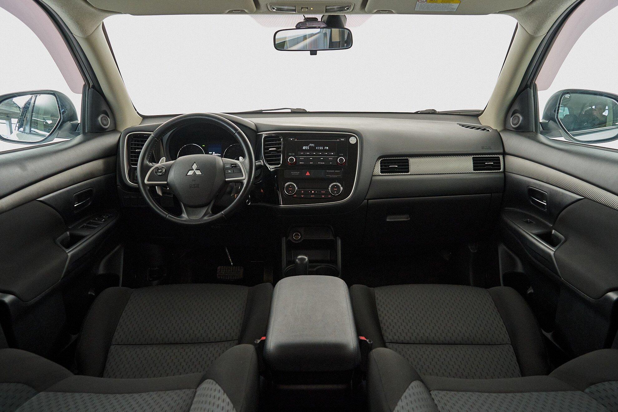 Mitsubishi Outlander 2013, белый