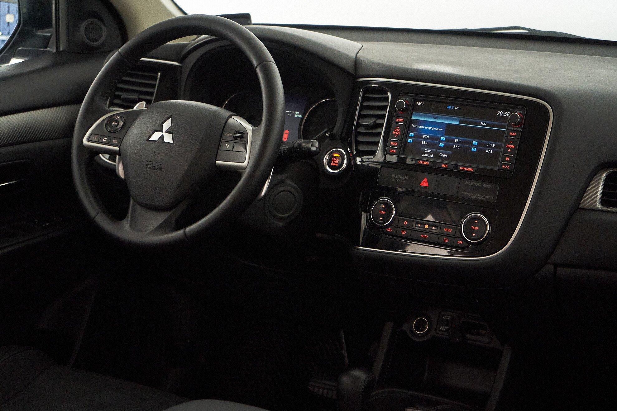 Mitsubishi Outlander 2013, черный
