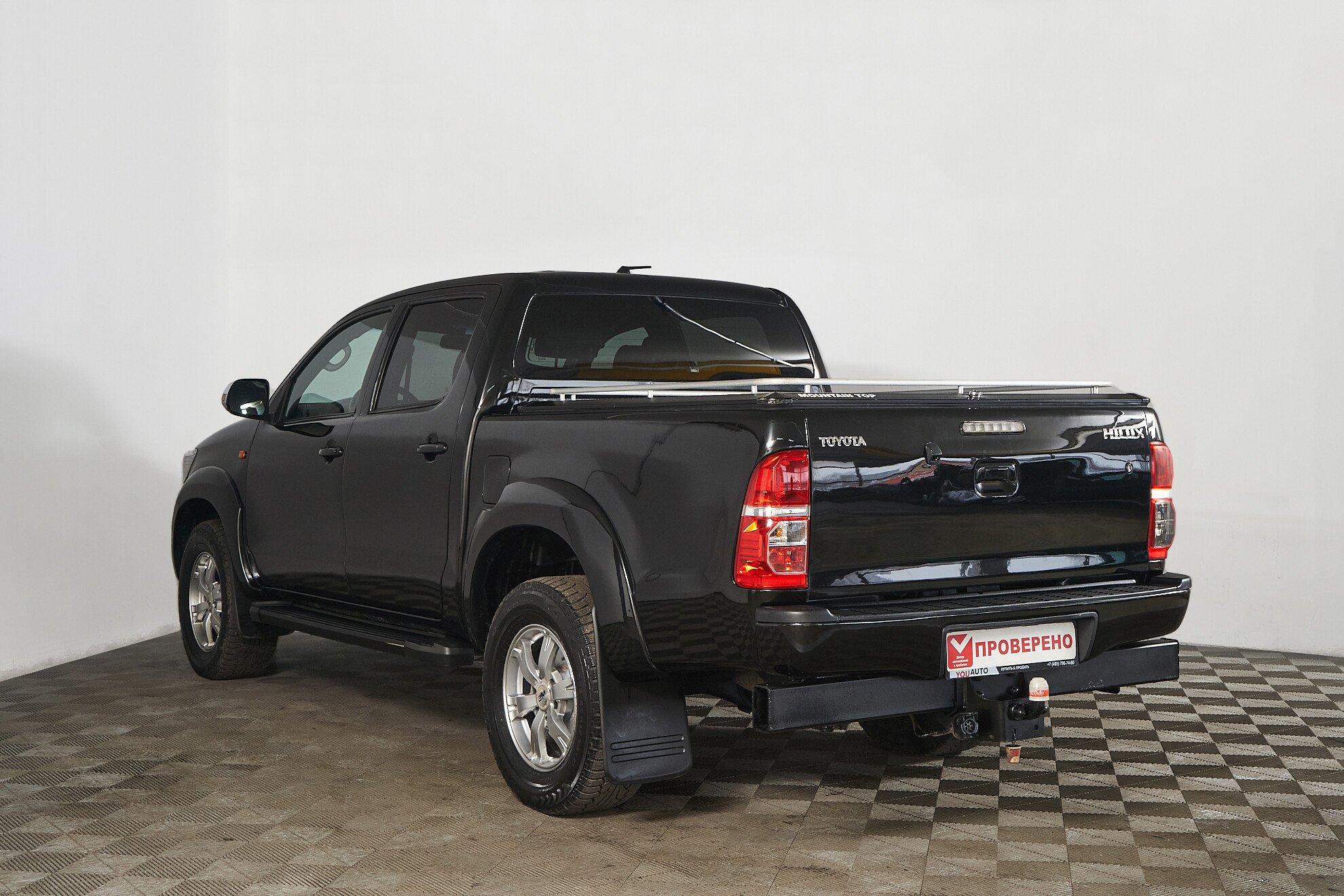 Toyota Hilux 2013, черный