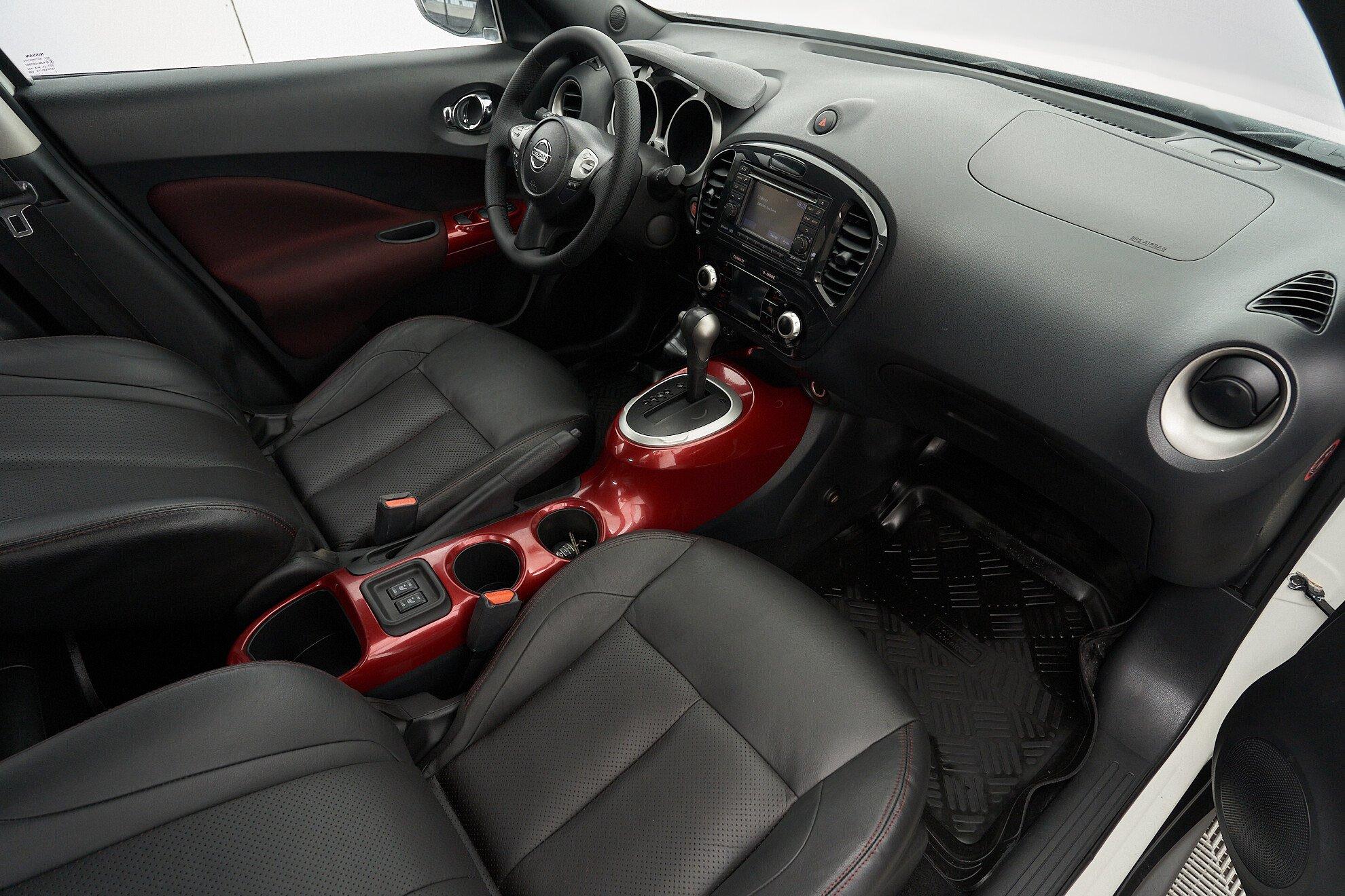 Nissan Juke 2012, белый