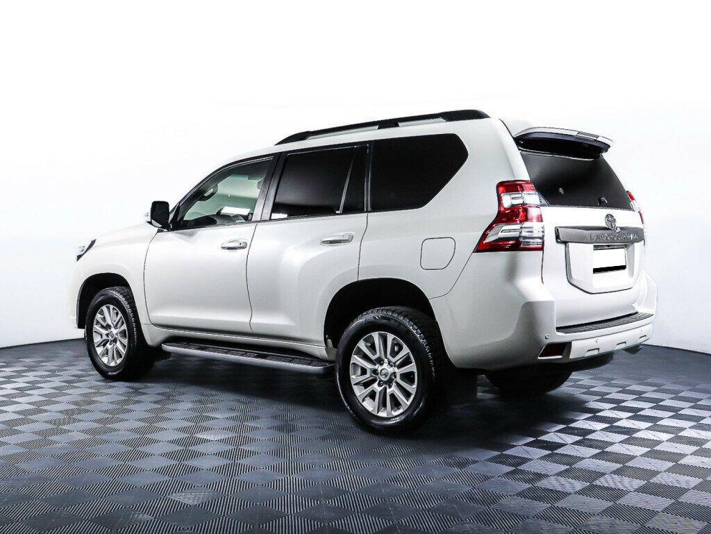 Toyota Land Cruiser Prado 2017, белый