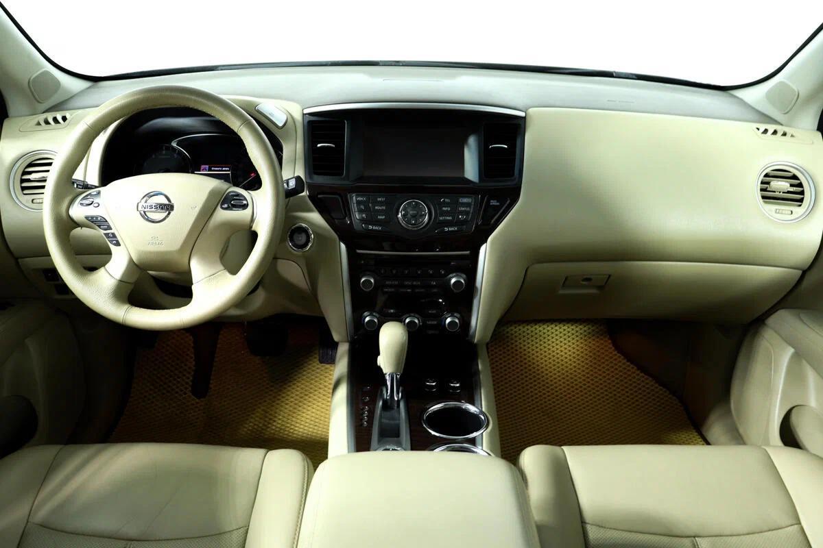 Nissan Pathfinder 2015, серый