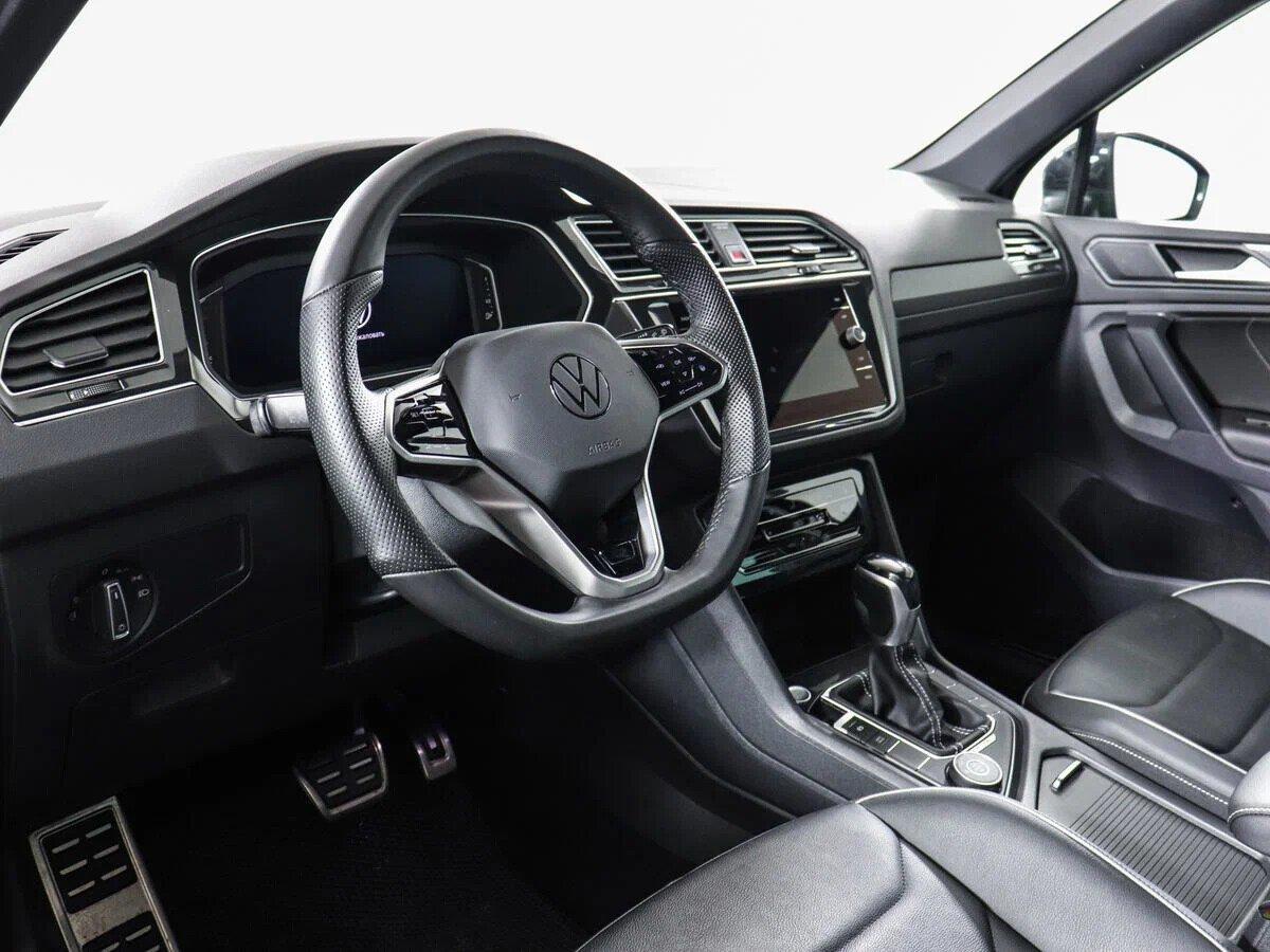 Volkswagen Tiguan 2021, черный