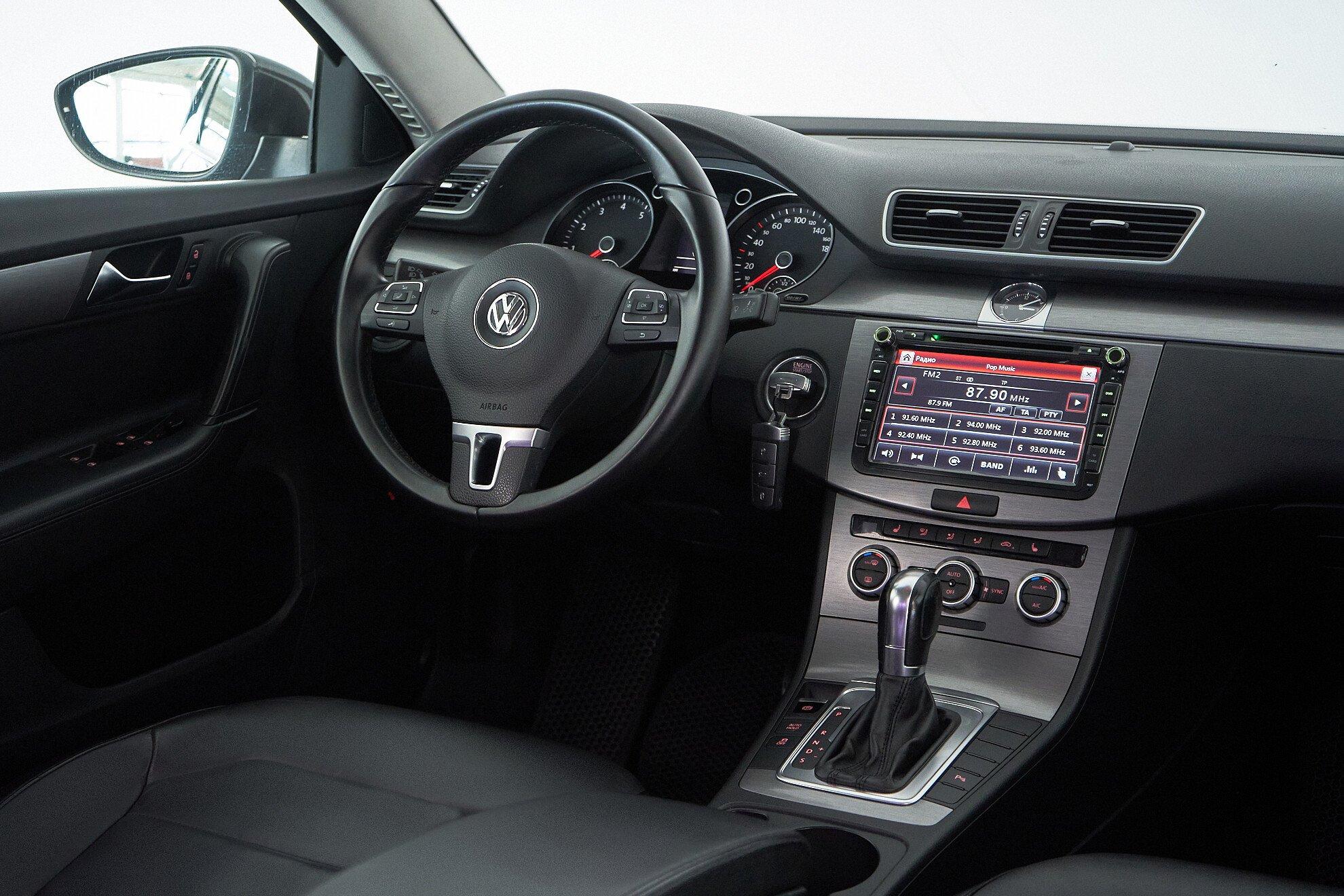 Volkswagen Passat 2013, коричневый