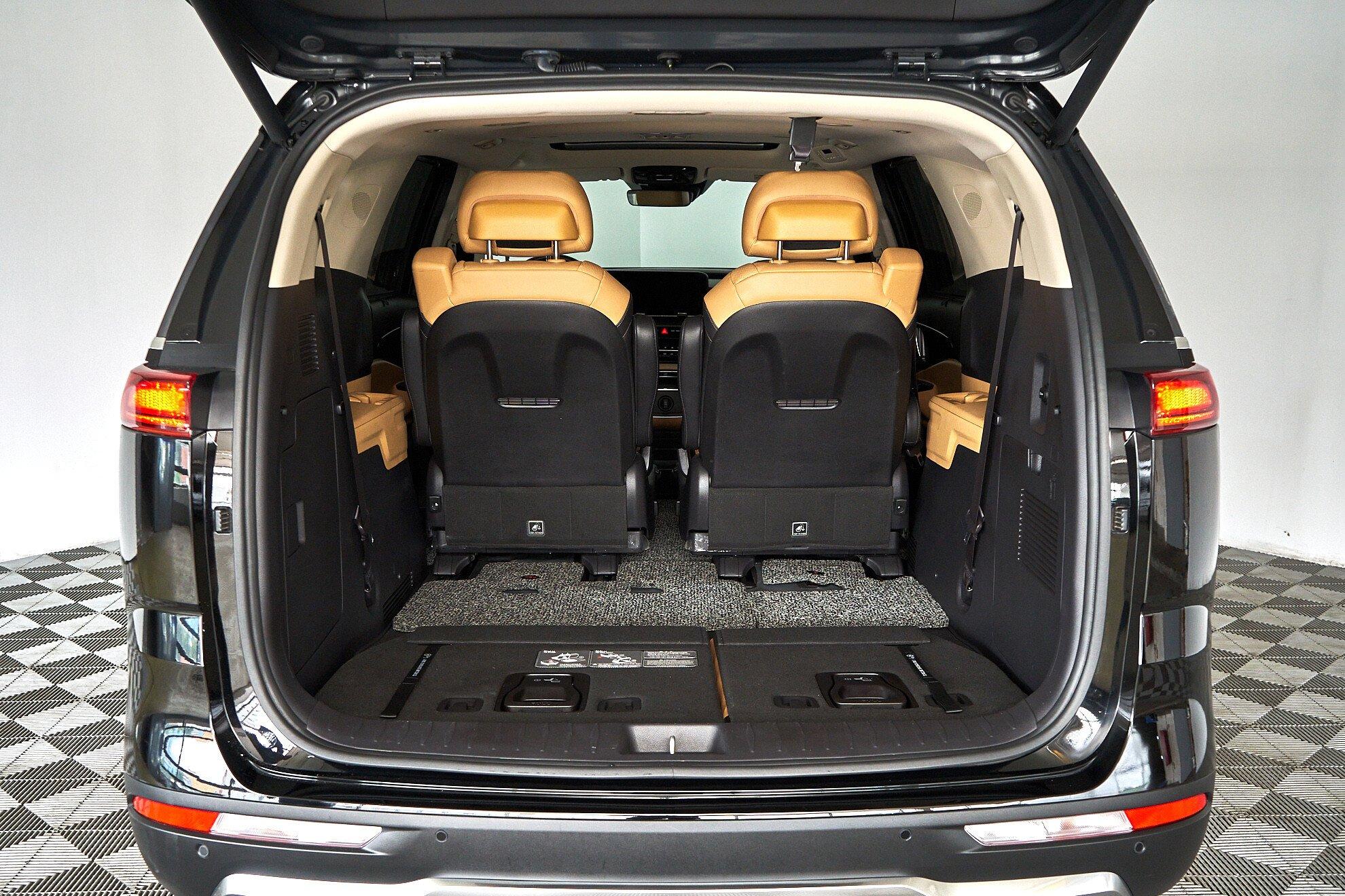 Kia Carnival 2022, черный