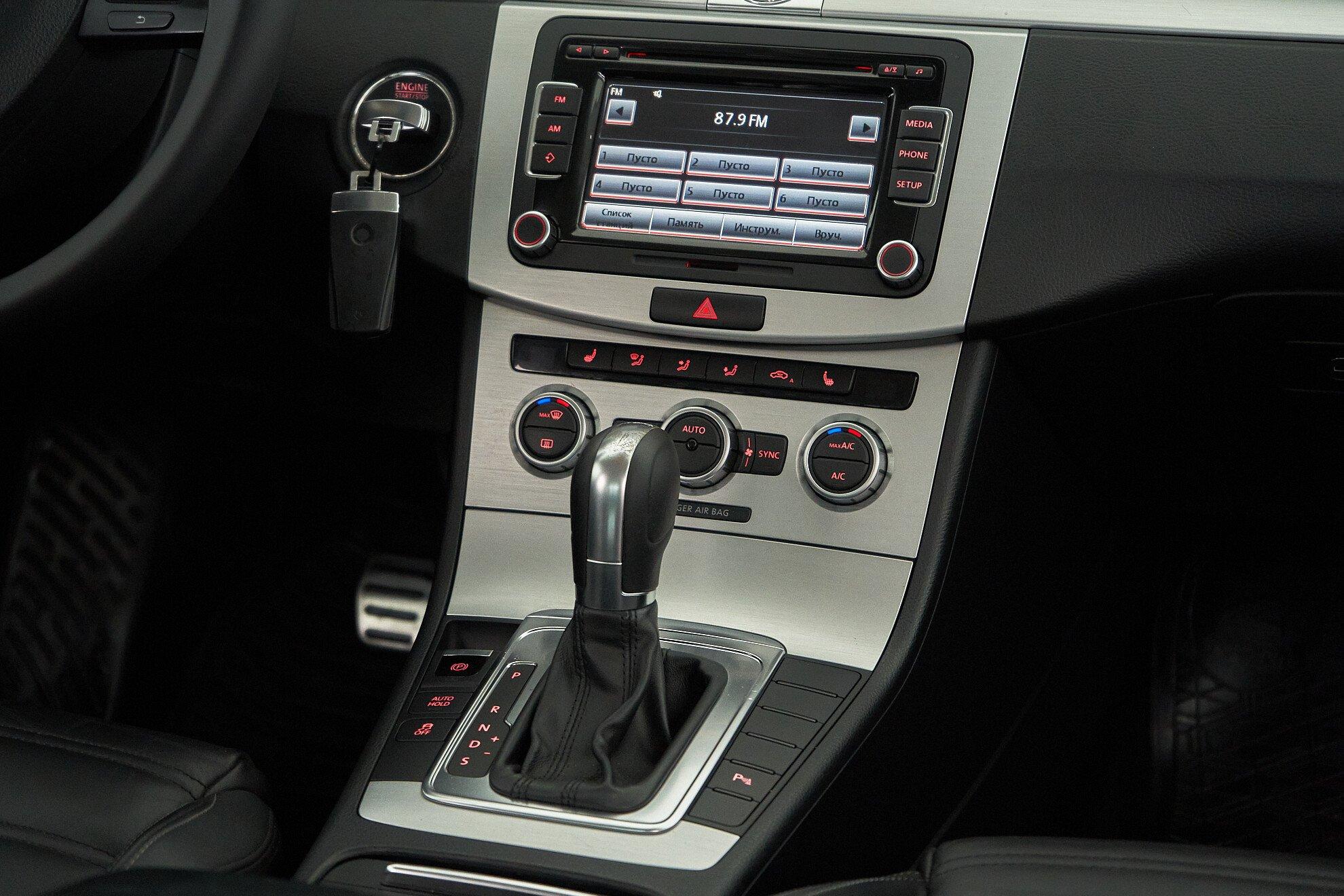 Volkswagen Passat CC 2012, белый