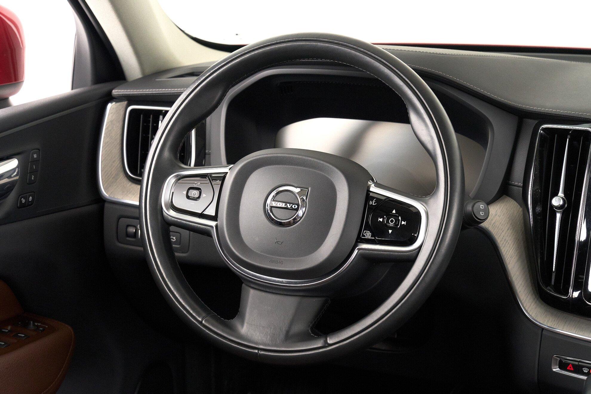 Volvo XC60 2019, красный